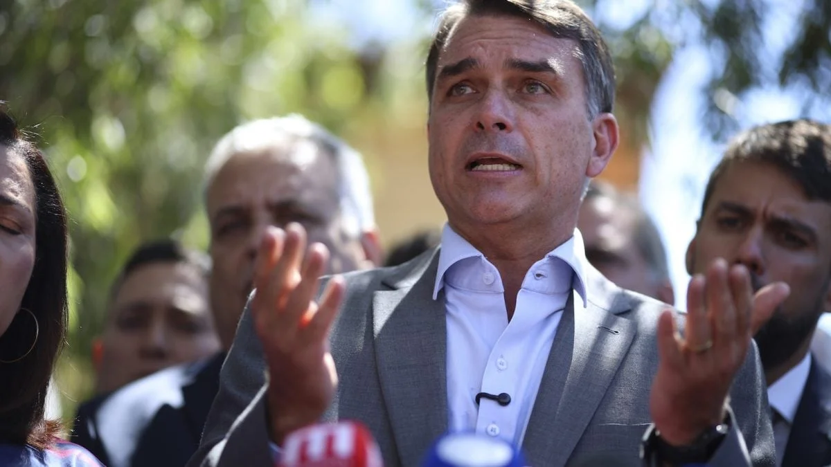 Flávio mira Moraes após ordem de prisão de Eduardo