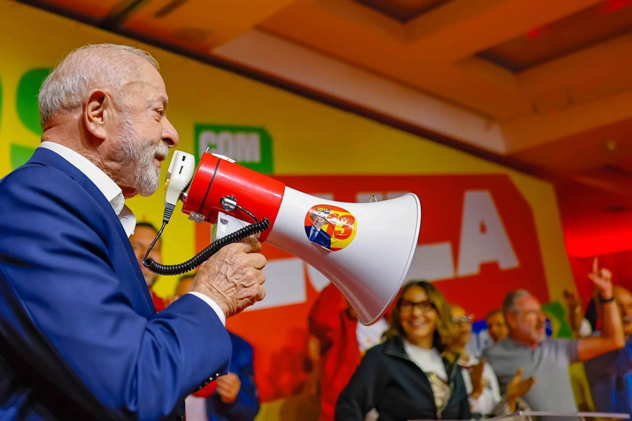 Lula reage e volta às ruas no segundo turno