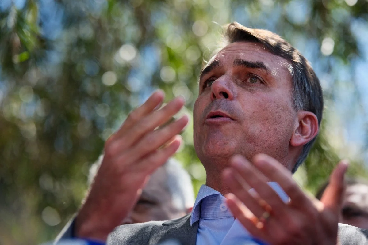Ação de Flávio acende alerta de censura