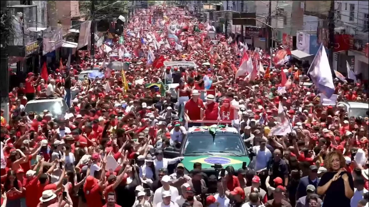 Lula alerta contra cortes e promete ponte em Natal
