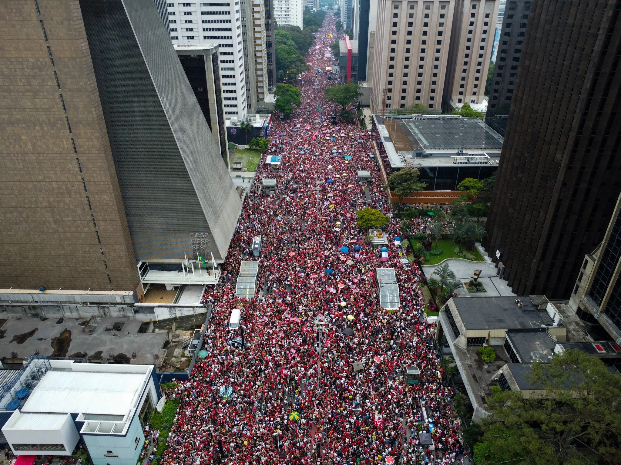 Lula alerta para abstenção e cobra mobilização