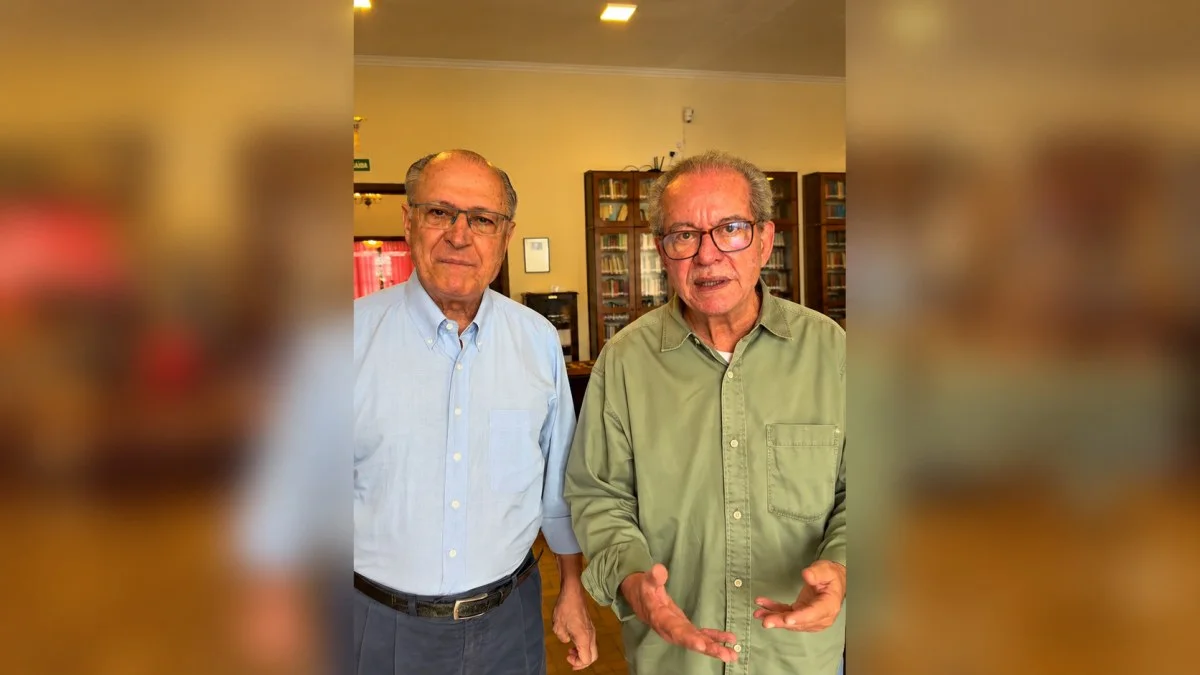 Ameaça à democracia: José Aníbal detona clã Bolsonaro e declara apoio a Lula
